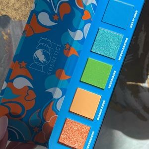 Mood swings eyeshadow palette - Poppi cosmetics - blue eyeshadow